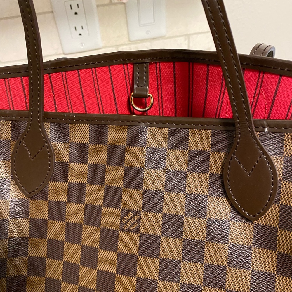 Louis Vuitton Neverfull - Picture 13 of 16